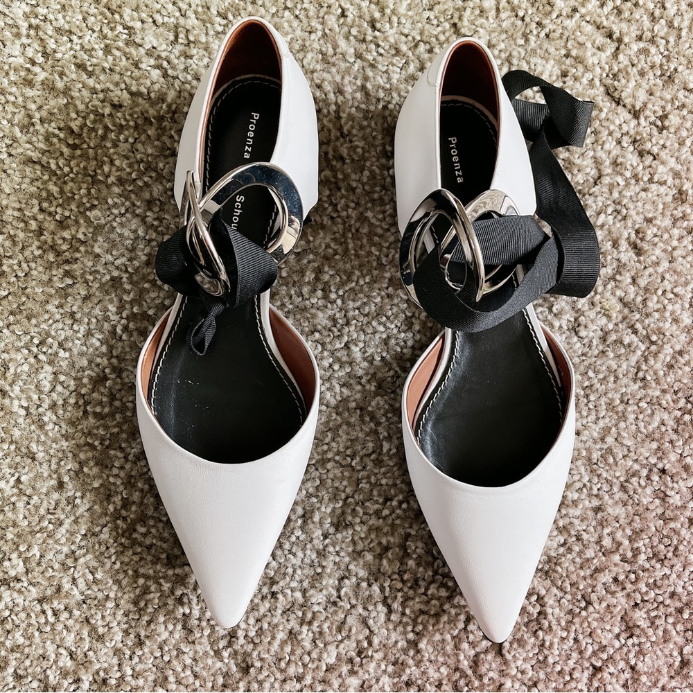 Fashion flats